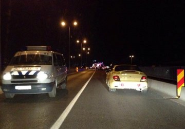 Un şofer aproape de comă alcoolică a intrat pe contrasens pe Podul IPMC şi a lovit o maşină